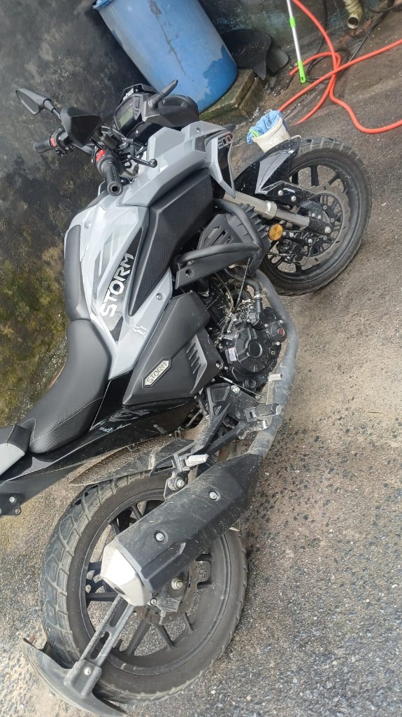 Moto STORM 200 suja, antes da lavagem na TG CAR
