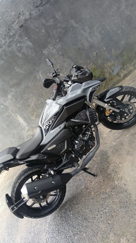 Moto STORM 200 limpa e detalhada após lavagem na TG CAR